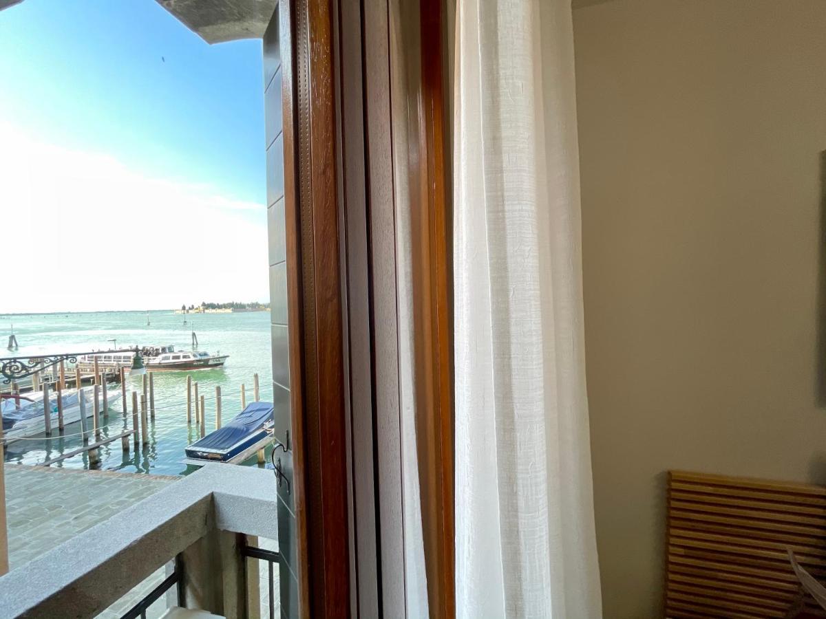 Ca' Monica Panoramic-canal View, Biennale Apartamento